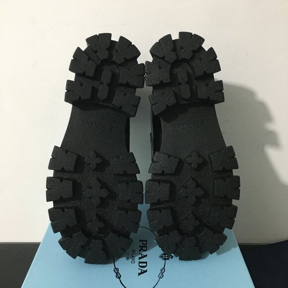 Prada Women's Black Loafers - Picture 3 of 5